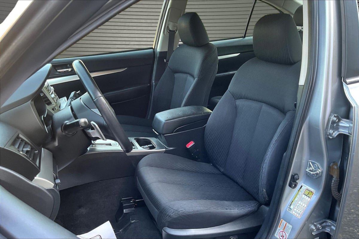 Used 2010 Subaru Legacy 2.5i Premium AWD/4WD image 19