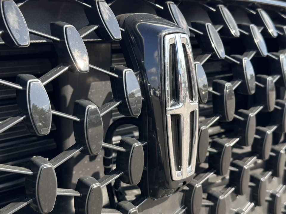 New 2025 Lincoln Corsair Reserve w/ Jet Appearance Package image 13