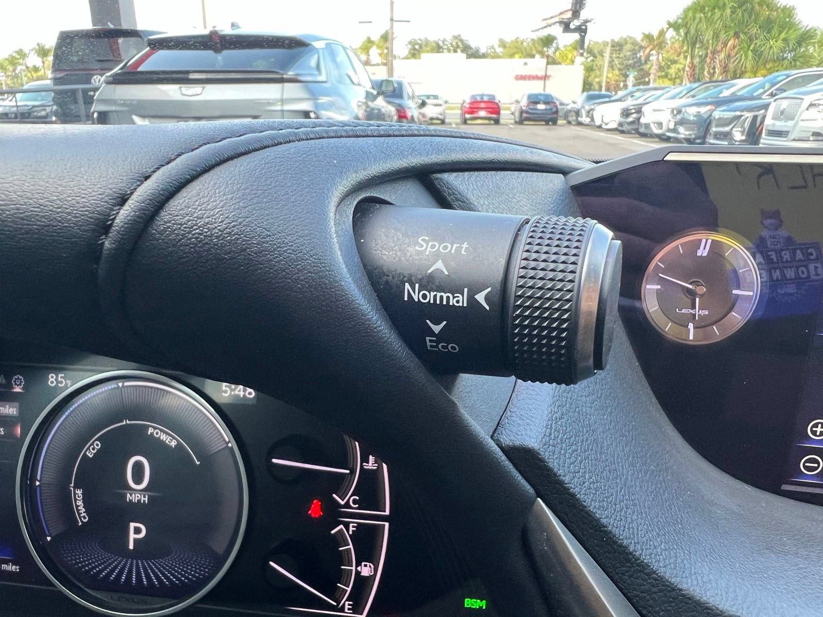 Used 2019 Lexus ES 300h Ultra Luxury w/ Accessory Package 2 FWD image 46