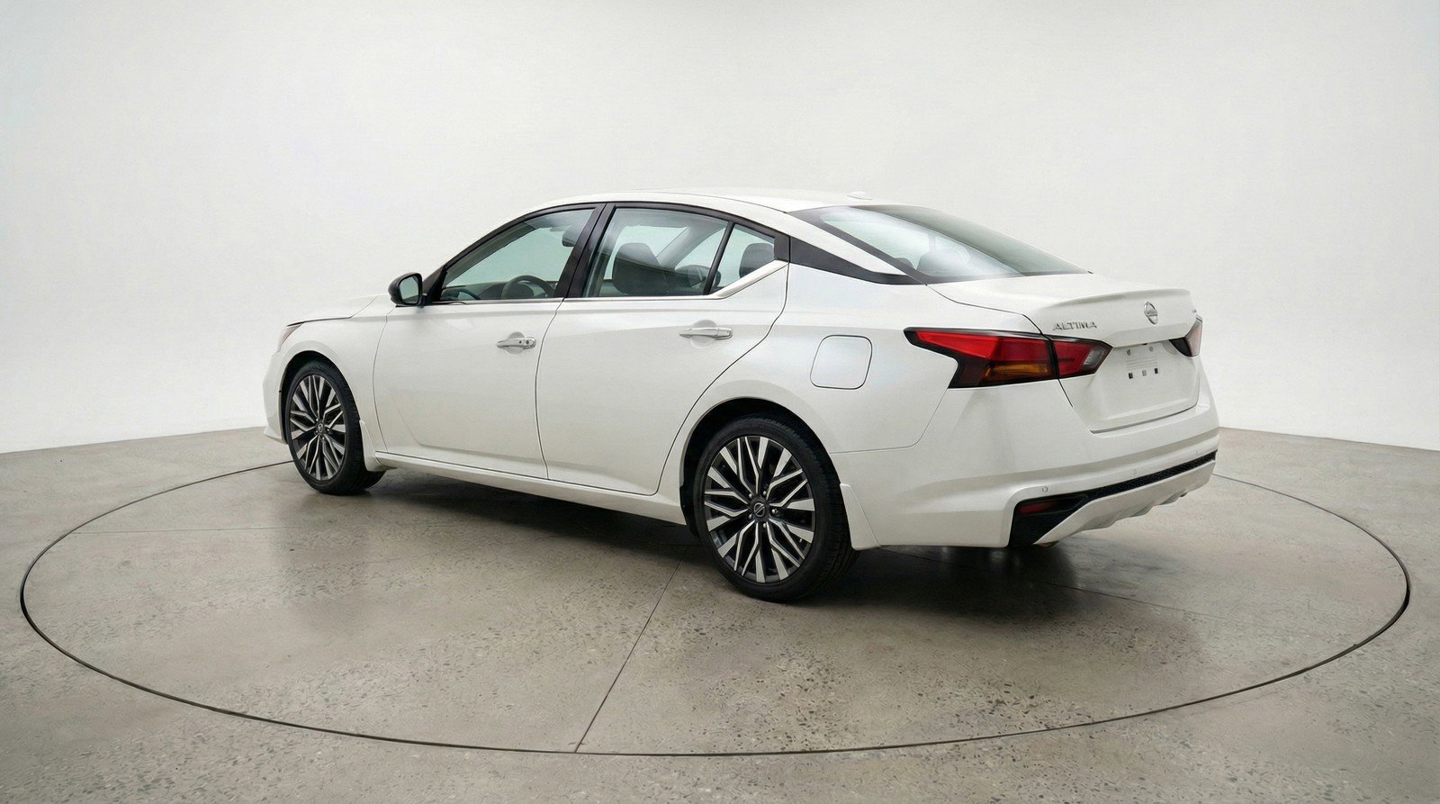 Used 2025 Nissan Altima 2.5 SV image 6