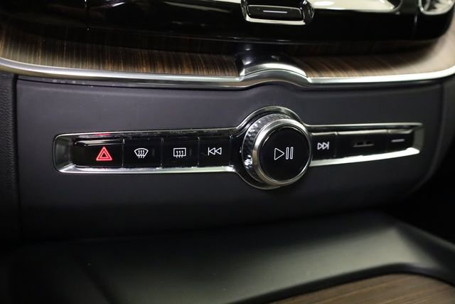 Used 2021 Volvo XC60 T5 Momentum w/ Advanced Package AWD/4WD image 22