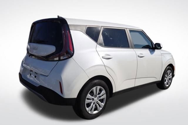 Used 2025 Kia Soul LX image 11