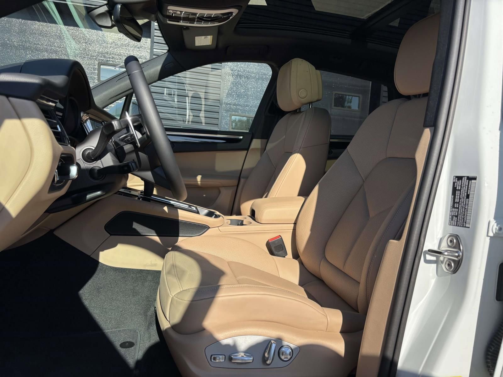 Used 2026 Porsche Macan AWD/4WD image 5