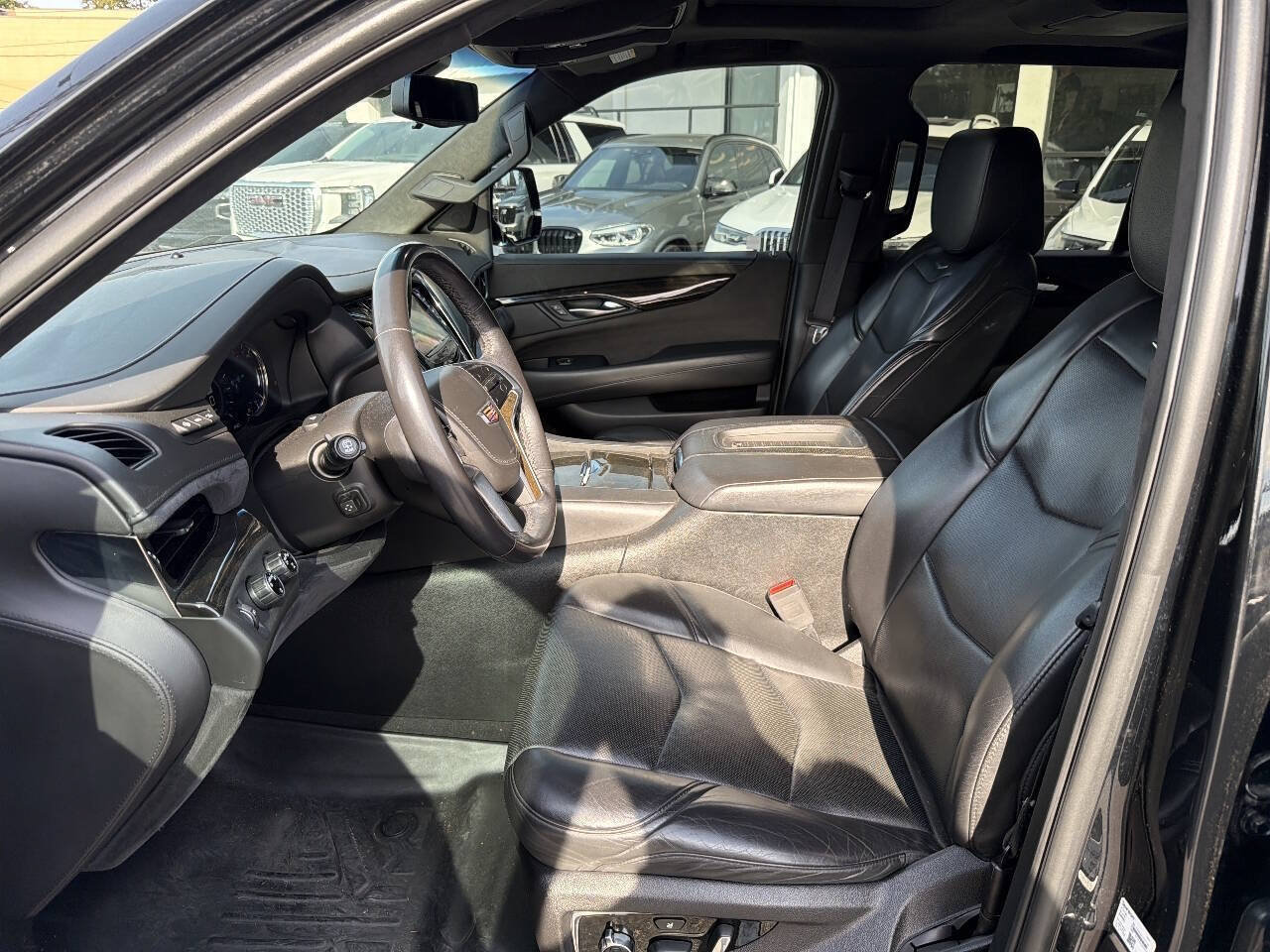 Used 2018 Cadillac Escalade Platinum AWD/4WD image 37