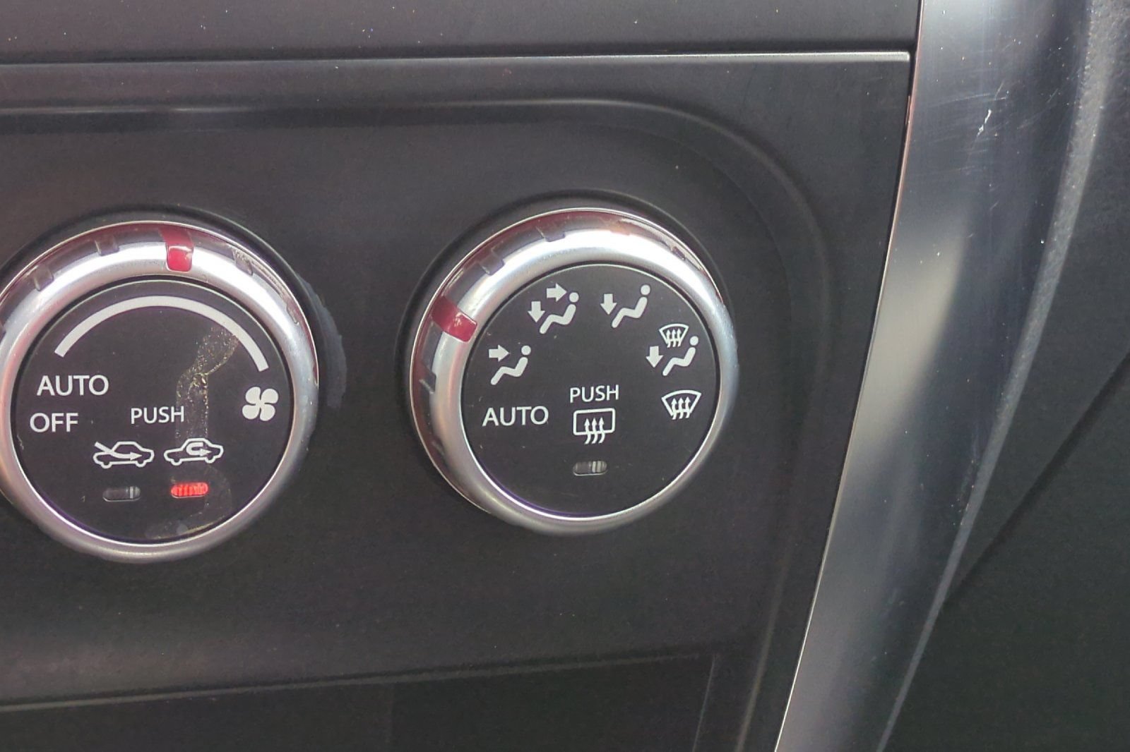 Used 2009 Suzuki SX4 AWD Hatchback w/ Touring Pkg image 28