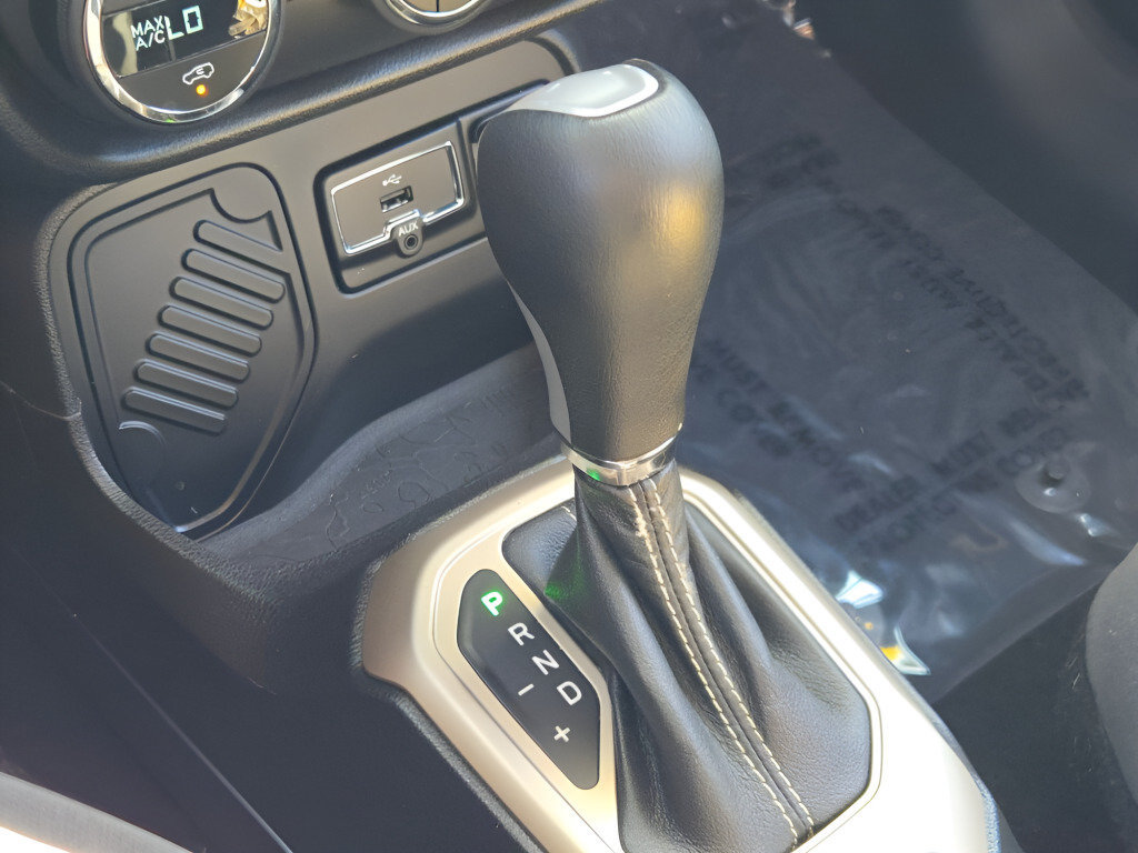Used 2017 Jeep Renegade Limited FWD image 33