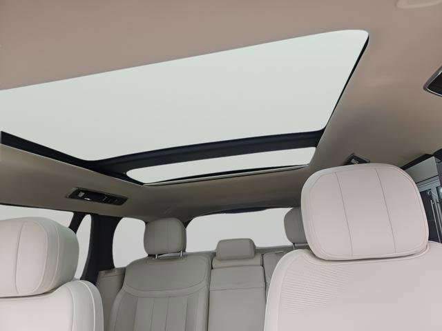 Certified 2023 Land Rover Range Rover SE image 13