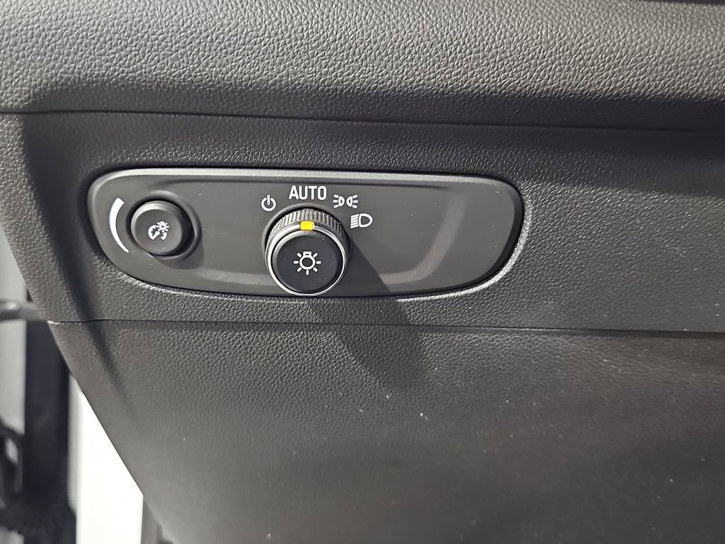 Certified 2023 Buick Envision Essence w/ Sport Touring Package image 31