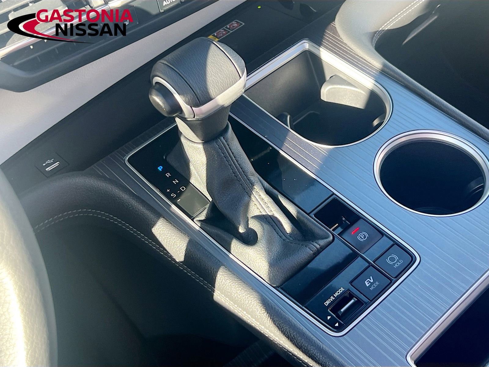 Used 2025 Toyota Sienna XLE image 22