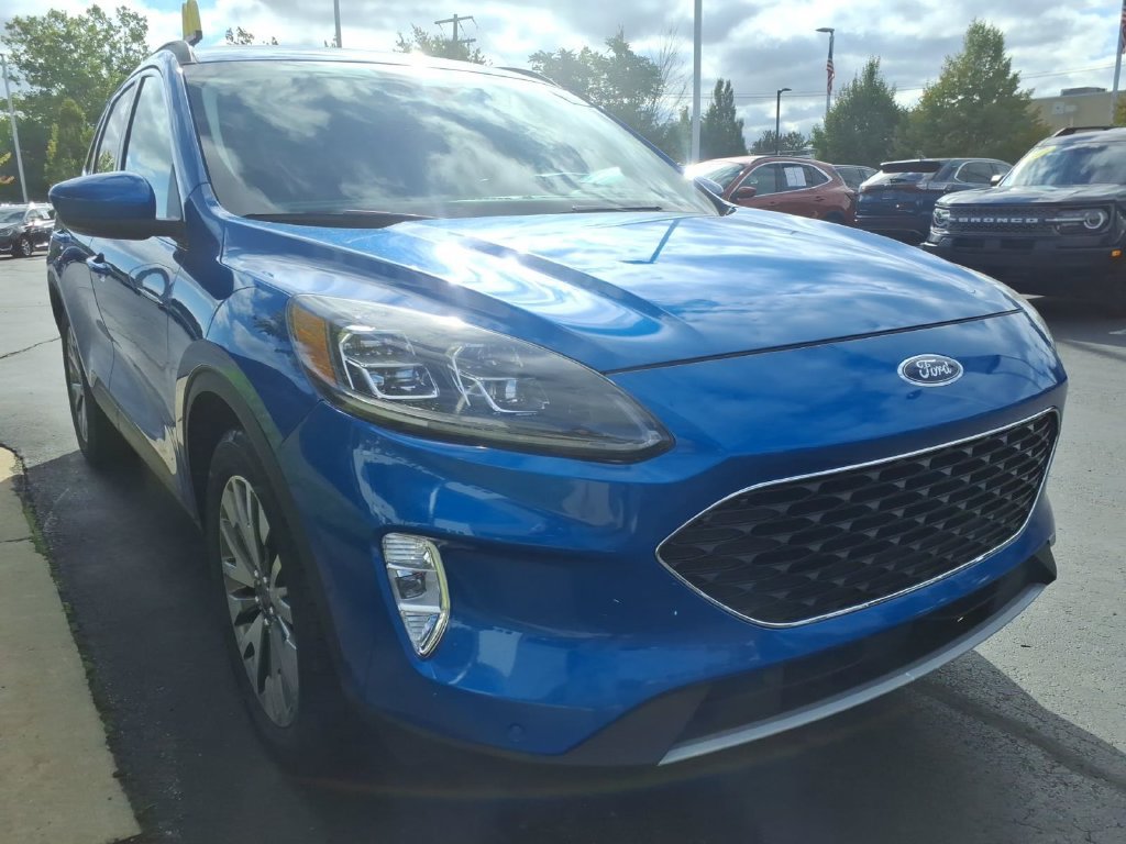 Certified 2021 Ford Escape Titanium AWD/4WD image 3
