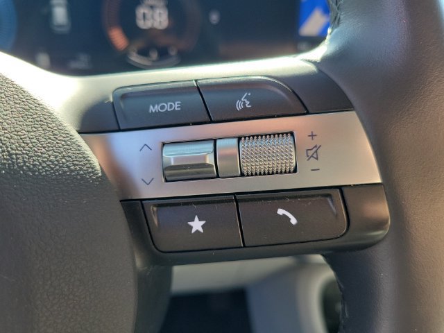 Used 2025 Hyundai Kona SEL AWD/4WD image 32