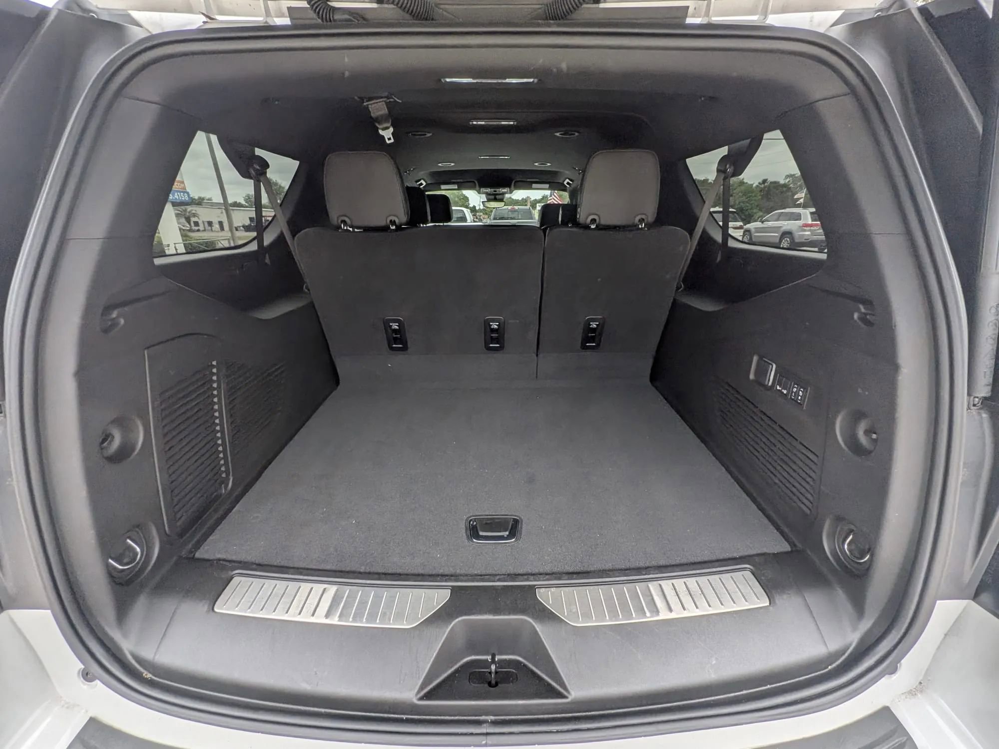 Used 2025 Chevrolet Suburban High Country RWD image 13