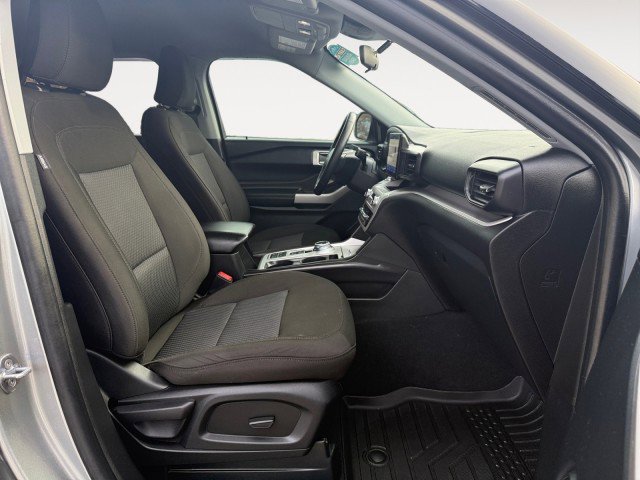 Used 2024 Ford Explorer XLT image 10