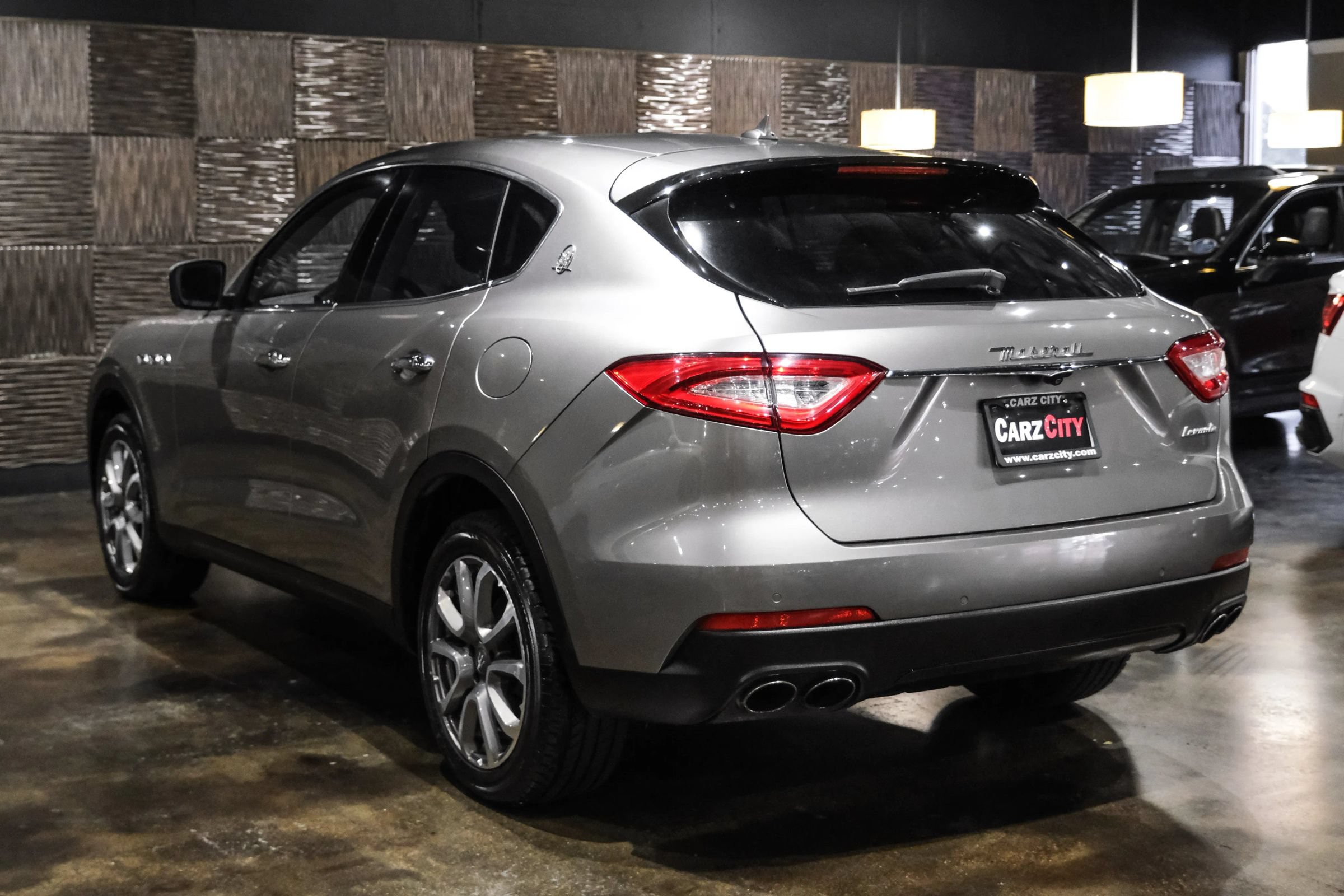 Used 2017 Maserati Levante AWD/4WD image 9