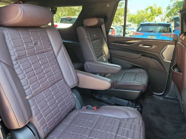 Certified 2024 Cadillac Escalade Premium Luxury Platinum AWD/4WD image 27