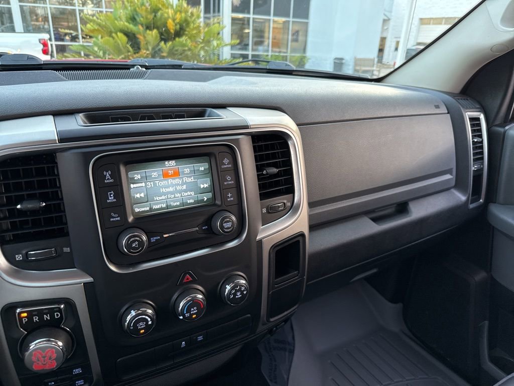 Used 2020 RAM 1500 Classic SLT image 33