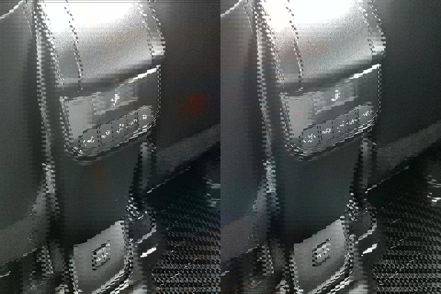 Used 2023 Toyota Highlander XLE image 34