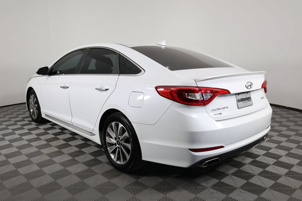 Used 2016 Hyundai Sonata Sport w/ Option Group 1V FWD image 4