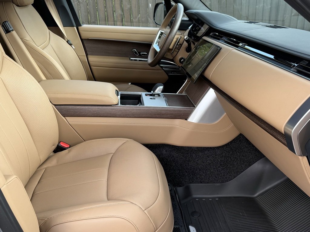 New 2025 Land Rover Range Rover Long Wheelbase SE image 12