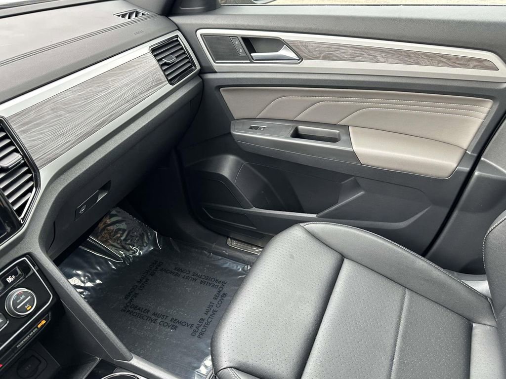 Used 2023 Volkswagen Atlas Cross Sport SE w/ Panoramic Sunroof Package image 34
