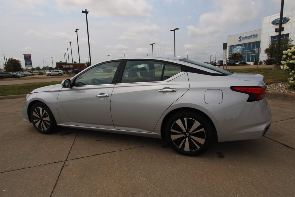 Used 2022 Nissan Altima 2.5 SV FWD image 14