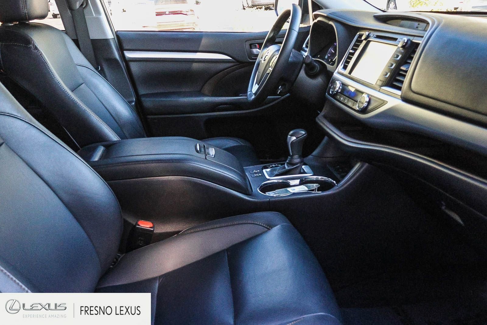 Used 2019 Toyota Highlander XLE w/ Carpet Mat Package (TMS) image 12