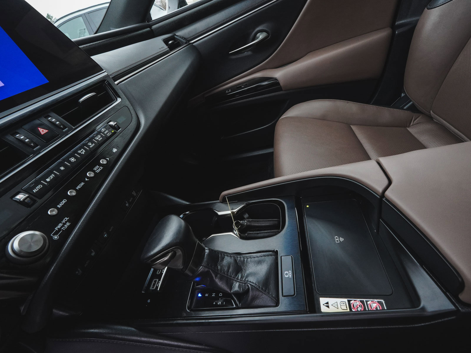 Used 2023 Lexus ES 250 w/ Premium Package image 26