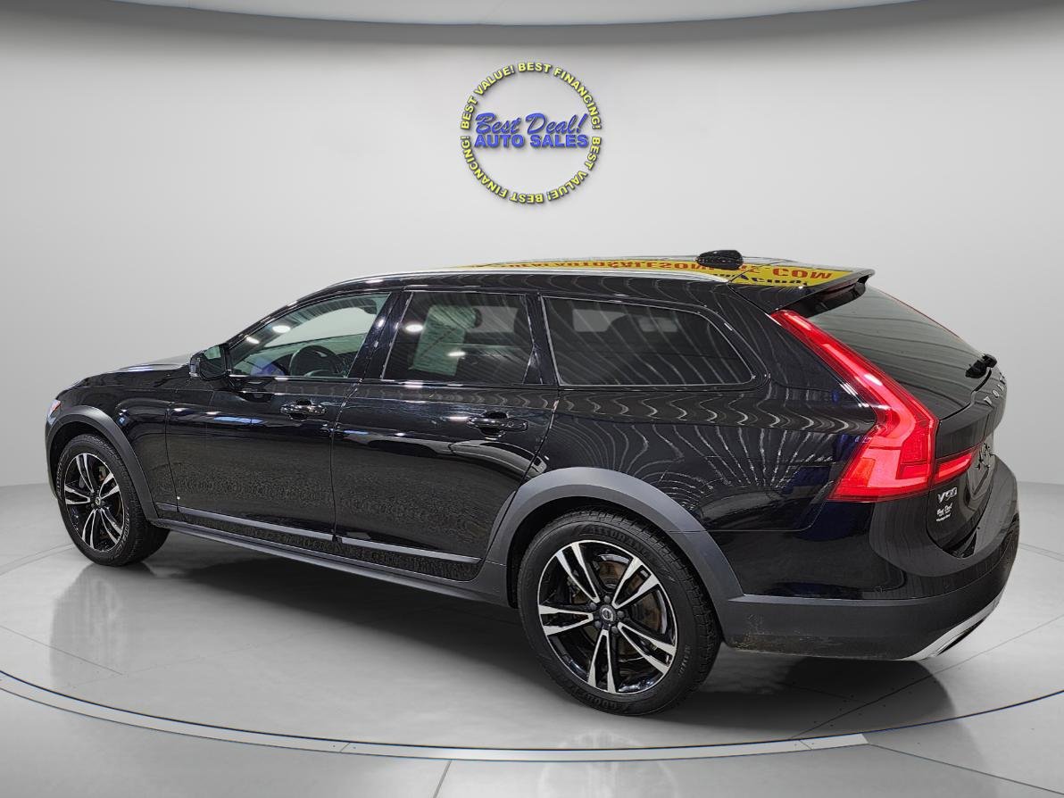 Used 2018 Volvo V90 T5 Cross Country w/ Convenience Package image 4