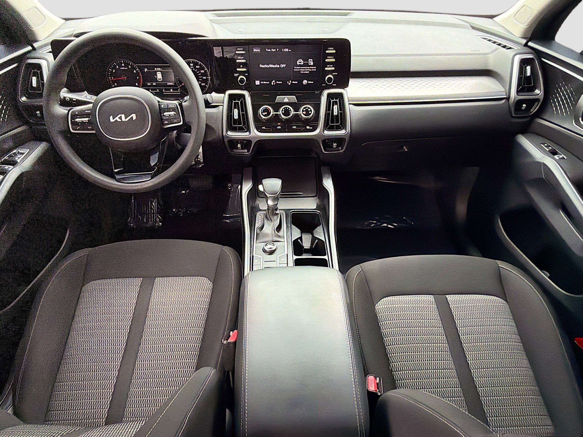 Used 2023 Kia Sorento LX image 15