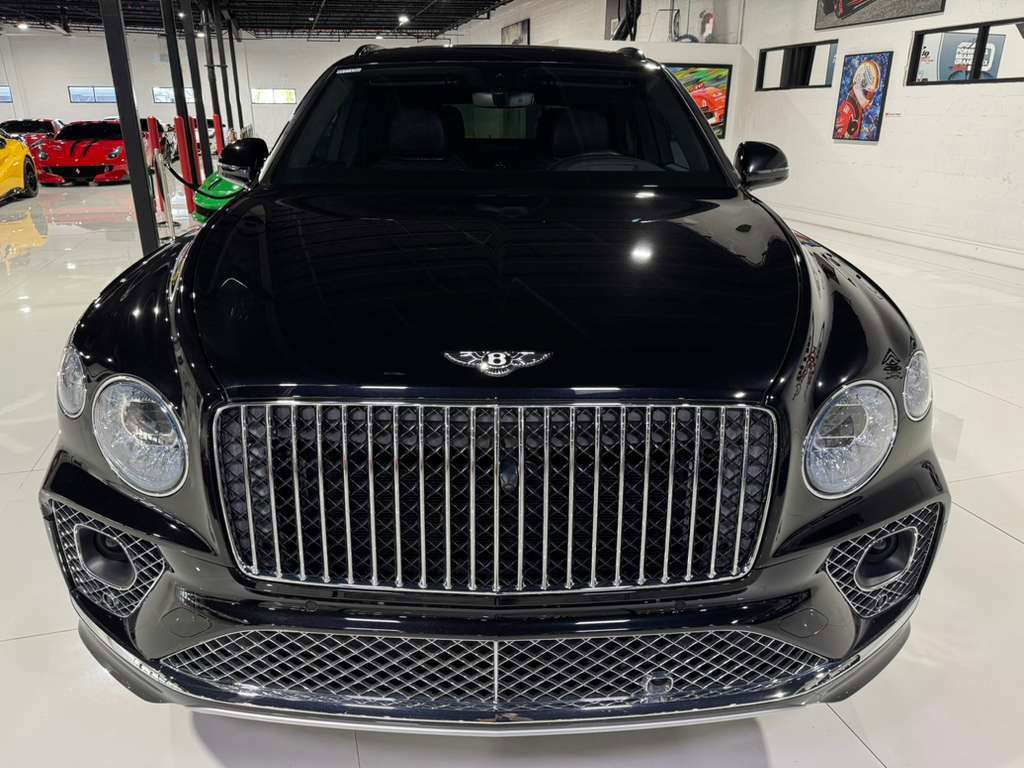 Used 2023 Bentley Bentayga Extended Wheelbase image 2