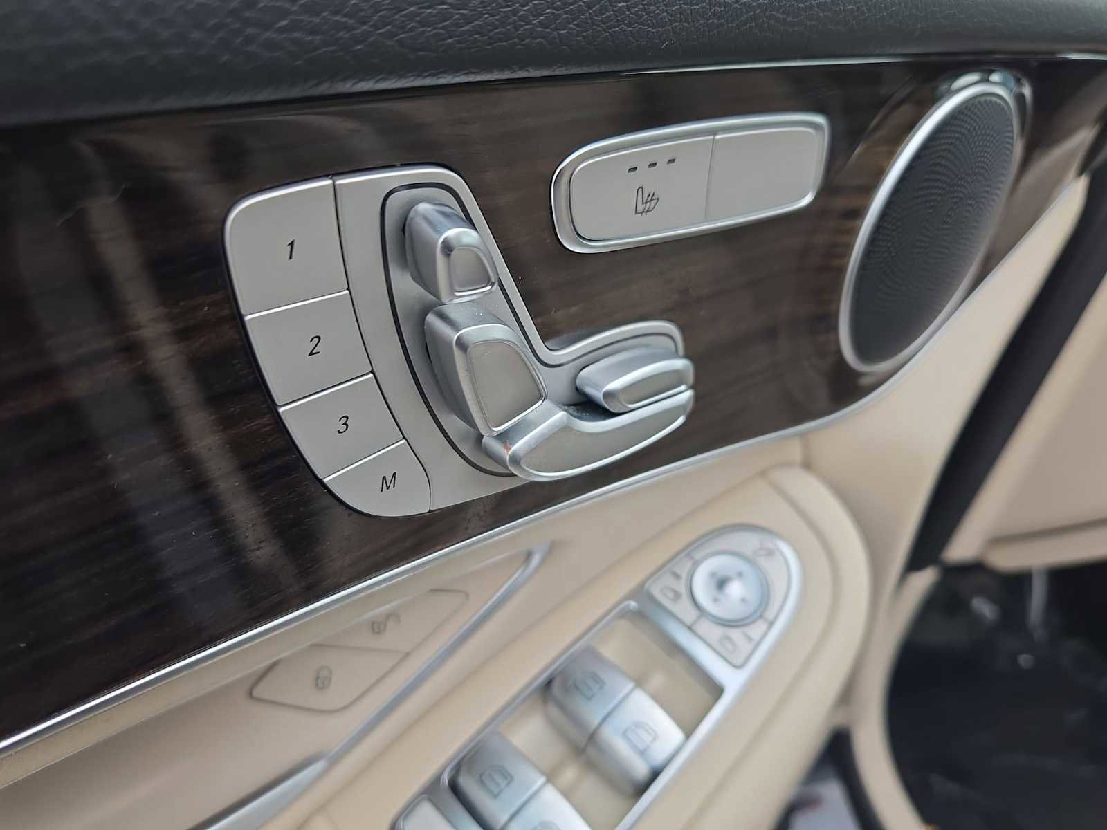 Used 2022 Mercedes-Benz GLC 300 4MATIC image 17