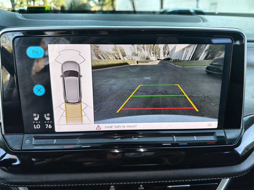 Used 2024 Volkswagen Atlas SE w/ Black Wheel Package image 23