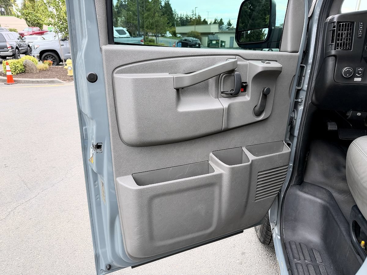 Used 2019 GMC Savana 3500 w/ Driver Convenience Package RWD image 28