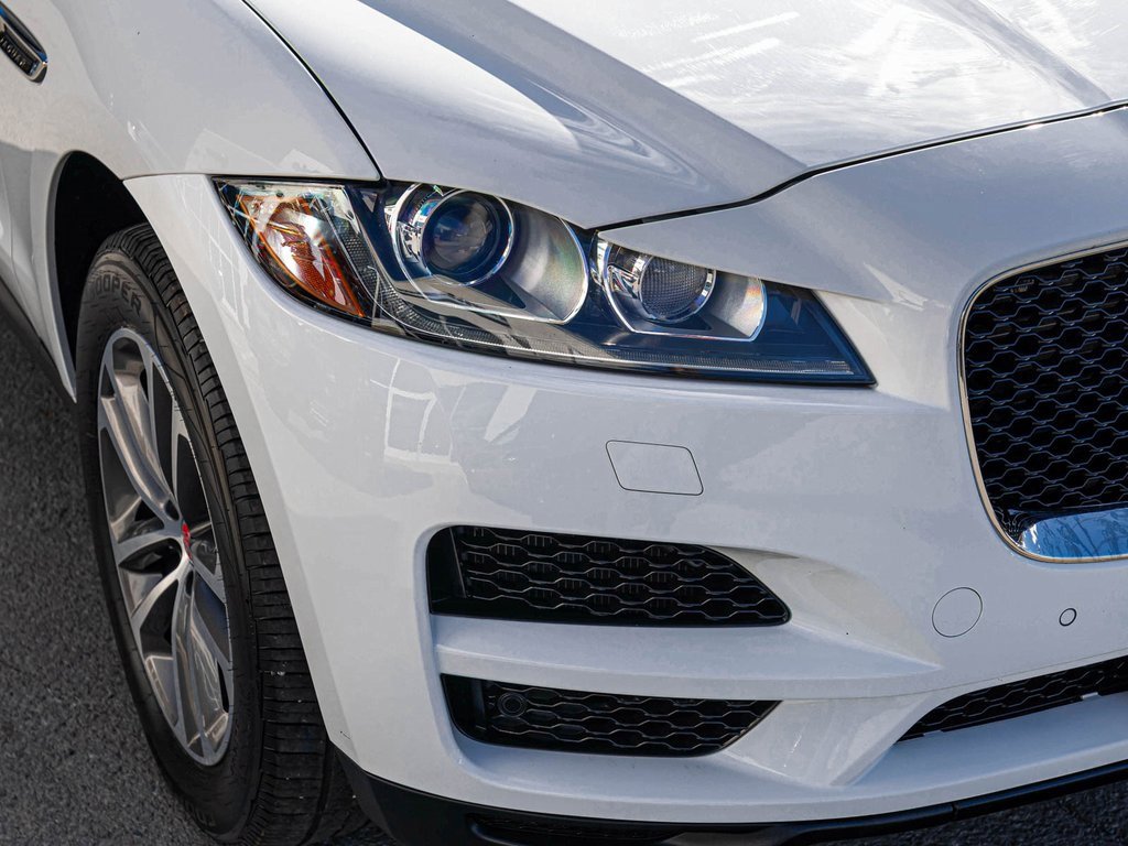 Used 2020 Jaguar F-PACE Premium image 34