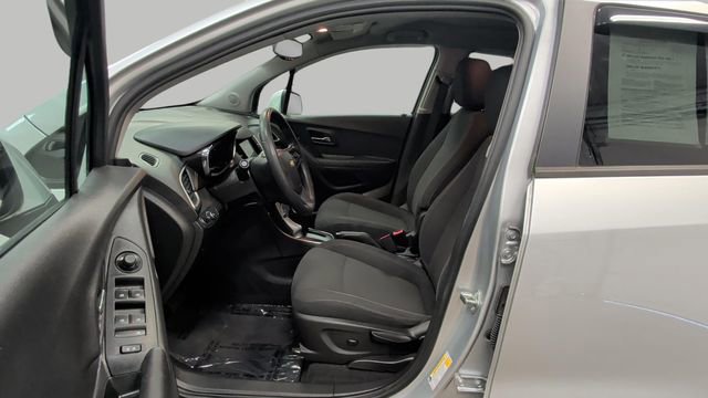 Used 2020 Chevrolet Trax LS w/ Tint and Cruise Package AWD/4WD image 9