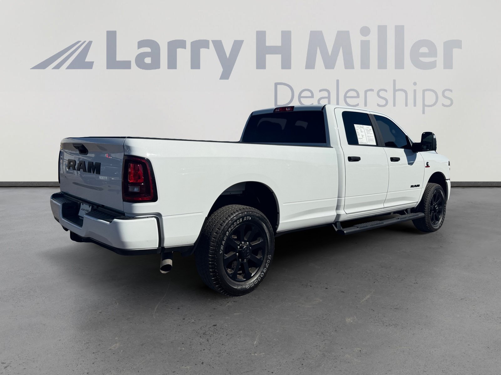 Used 2025 RAM 3500 Big Horn AWD/4WD image 5