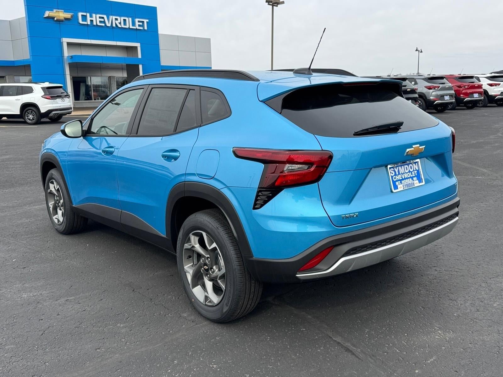 New 2026 Chevrolet Trax LT w/ LT Convenience Package FWD image 3