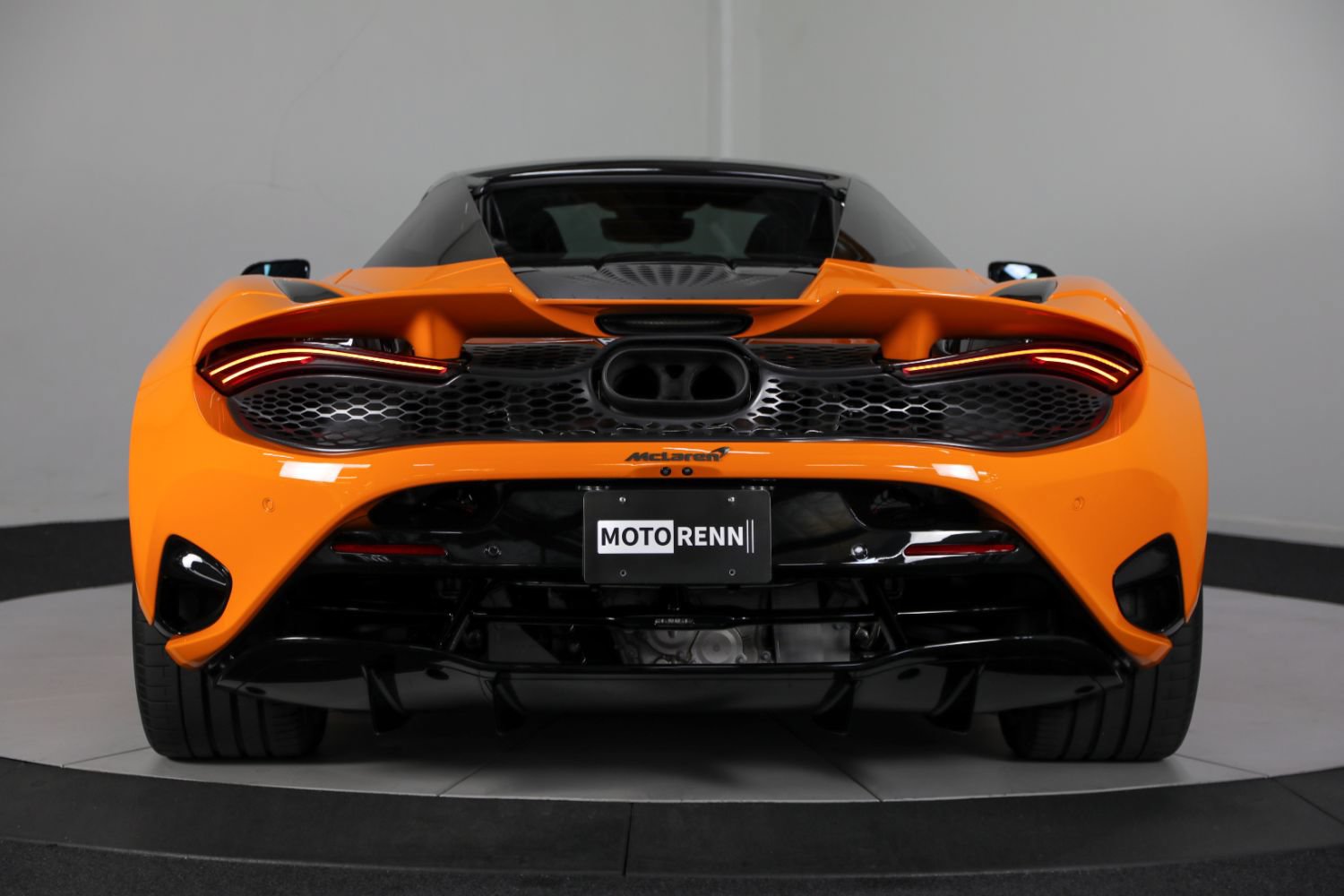 Used 2026 McLaren 750S Spider RWD image 9