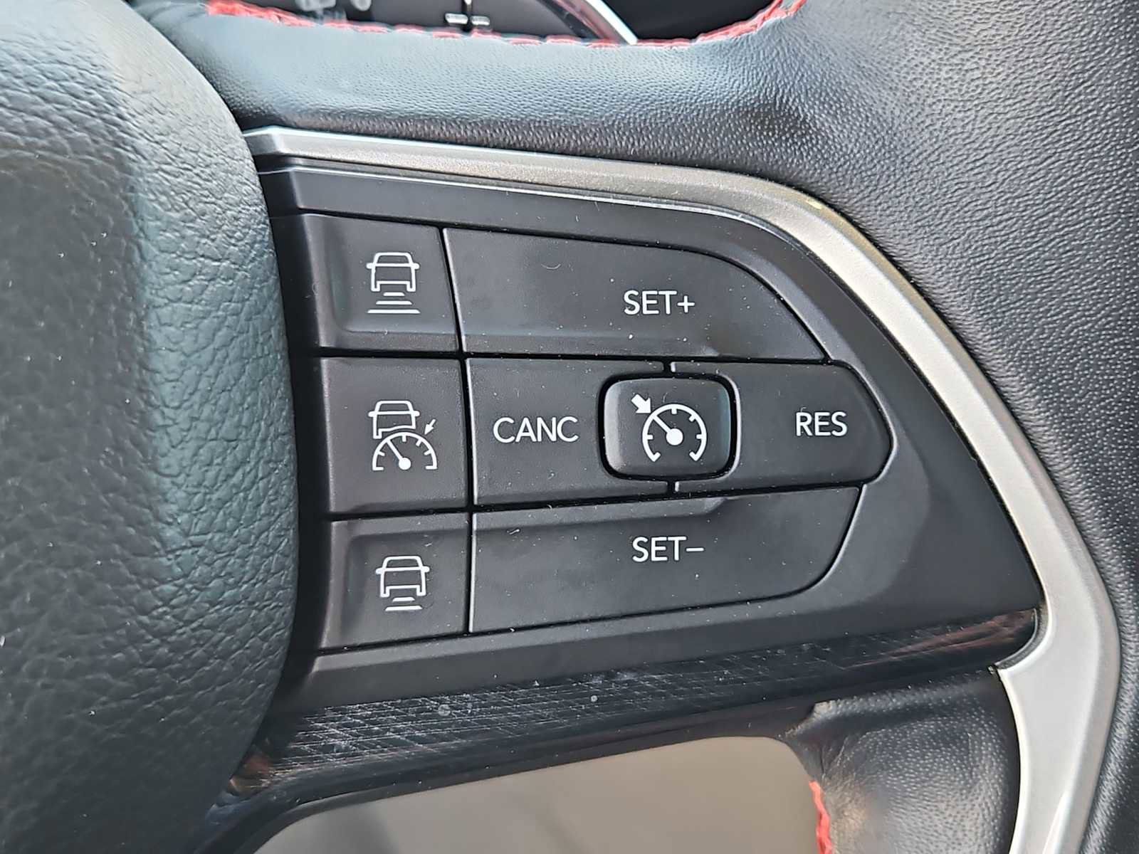 Used 2022 Jeep Grand Cherokee Trailhawk w/ Luxury Tech Group III image 25