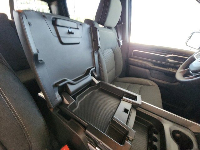 New 2026 RAM 1500 4x4 Crew Cab image 32