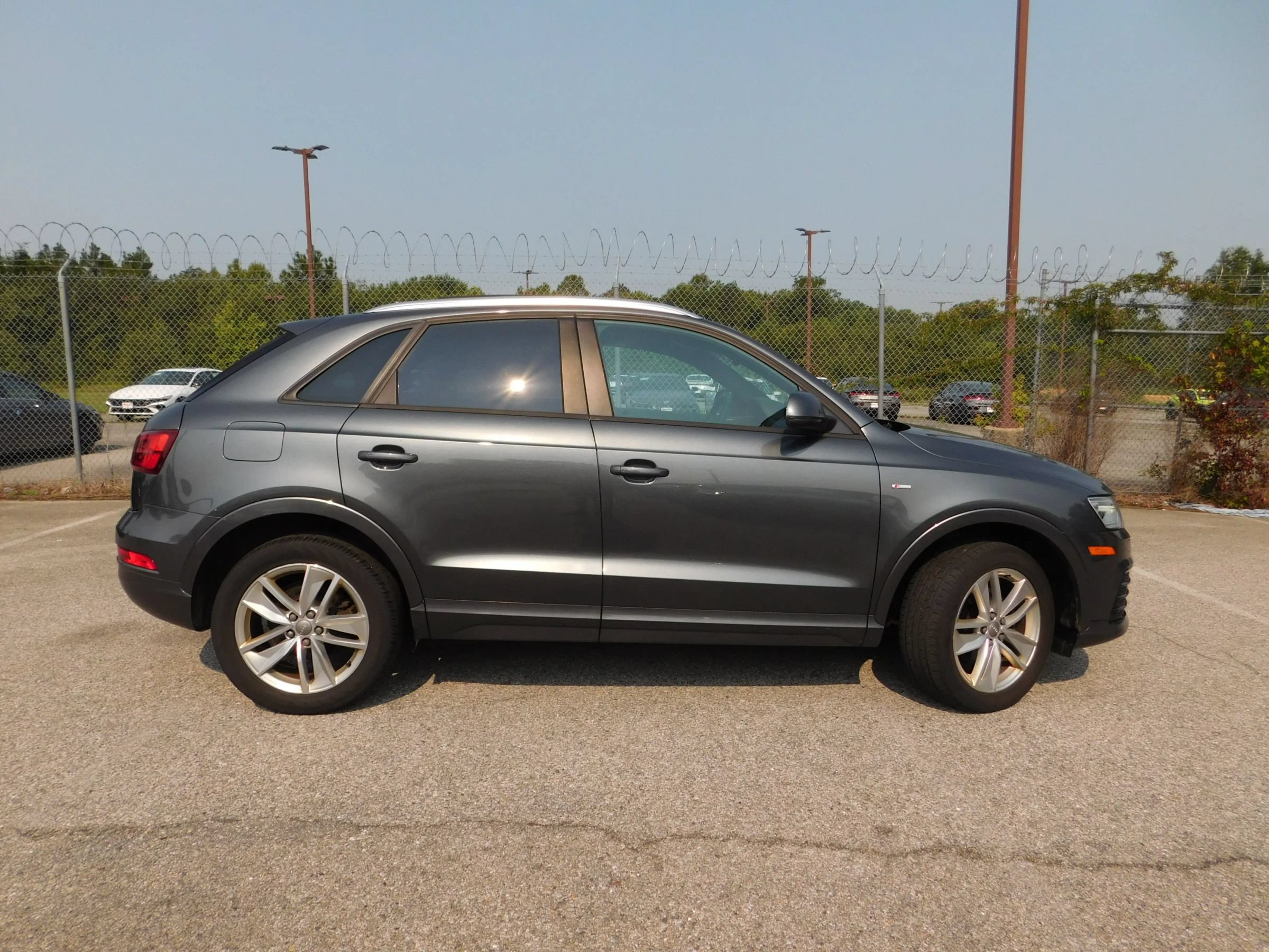 Used 2018 Audi Q3 2.0T Premium w/ Convenience Package AWD/4WD image 4