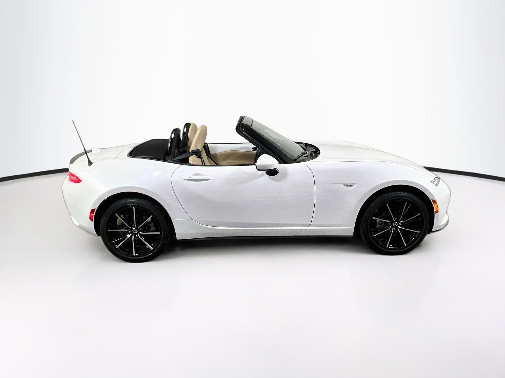 Used 2026 MAZDA MX-5 Miata Grand Touring w/ Weather Package RWD image 4