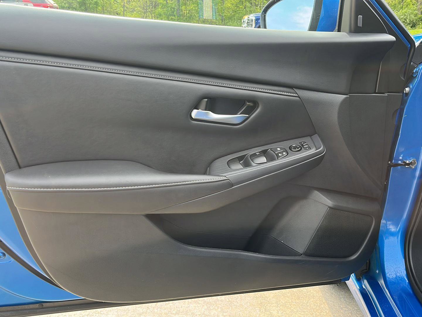 Used 2025 Nissan Sentra SV FWD image 12