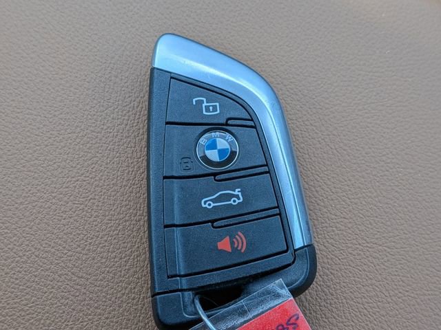 Used 2025 BMW 330i Sedan w/ M Sport Package RWD image 31