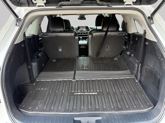 Used 2022 Toyota Highlander XLE AWD/4WD image 31