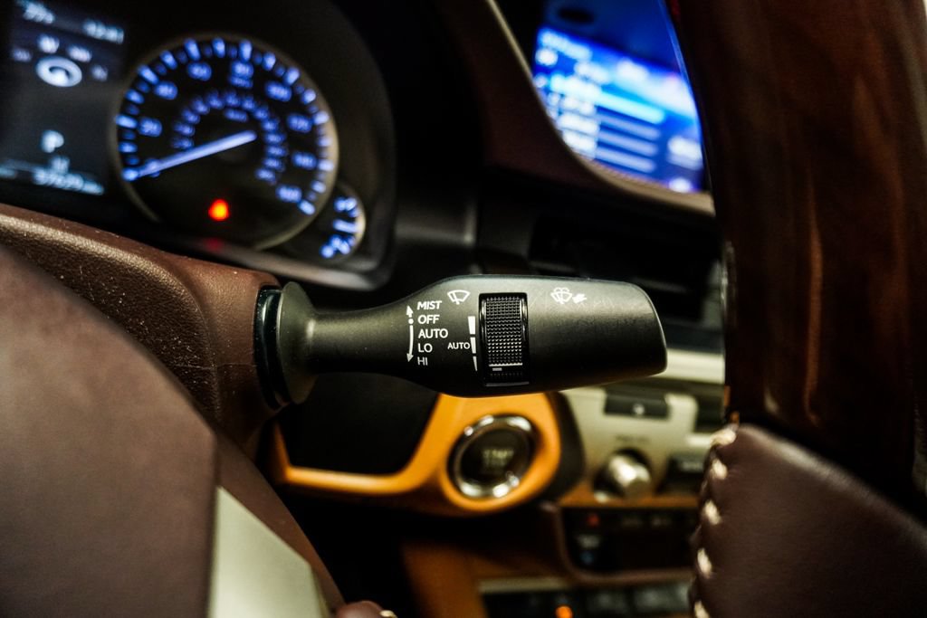 Used 2018 Lexus ES 350 w/ Luxury Package w/Wood Trim FWD image 28