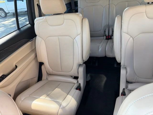 Used 2021 Jeep Grand Cherokee L Limited AWD/4WD image 32