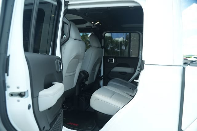 Used 2021 Jeep Gladiator Overland AWD/4WD image 16