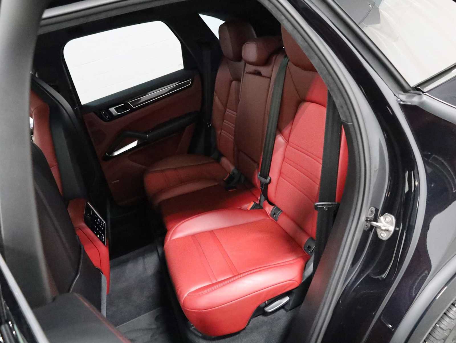 Used 2019 Porsche Cayenne Turbo AWD/4WD image 36