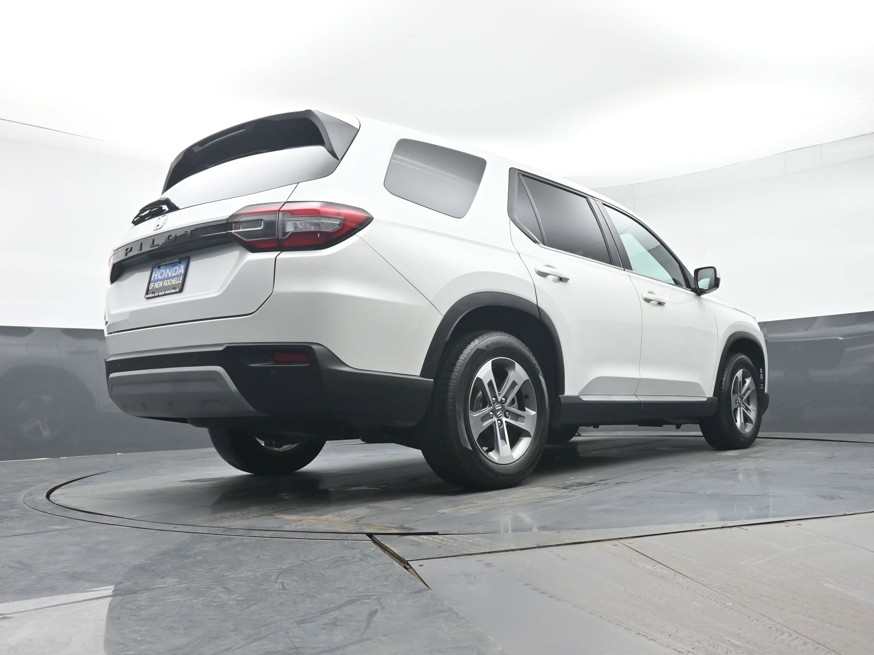Certified 2024 Honda Pilot EX-L image 33